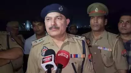 शामली:पुलिस ने 32 लाख लूट की घटना का किया खुलासा,2 शातिर बदमाशों को मुठभेड़ के दौरान अरेस्ट किया,10 लाख नगदी बरामद
