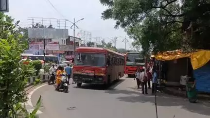 सातारा: सातारा शहरात एसटी बस बंद पडल्याने वाहतूक कोंडी