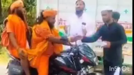 लालगंज: लालगंज थाना क्षेत्र के बहाई गांव में मुस्लिम समुदाय ने पेश की इंसानियत की मिसाल, हिंदू-मुस्लिम भाईचारे की तस्वीर
