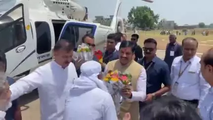 गाडरवारा आगमन पर डॉक्टर मोहन यादव जी का किया गया स्वागत बंधन अभिनंदन कैबिनेट मंत्री सांसद पूर्व सांसद के द्वारा
