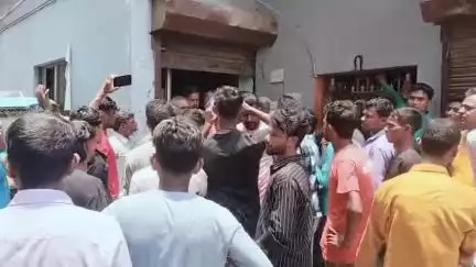 গোয়ালপোখর ২: নতুন ট্রান্সফর্মারের দাবি তে চাকুলিয়া থানার কানকি বিদ্যুৎ দফতরে বিক্ষোভ বড়গাওঁ গ্রামবাসীর #Jansamasya