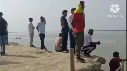 साहिबगंज: ओझा टोली गंगा घाट पर नहाते समय बरौनी का युवक गंगा में लापता, दूसरे दिन भी तलाश जारी