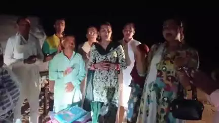 गरीब कन्या की शादी में सहयोग देकर दीपिका बाई ने बच्ची को आशीर्वाद दिया तहसील पदमपुर जिला श्रीगंगानगर