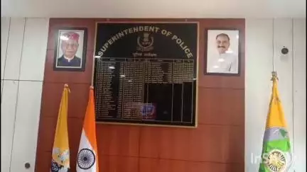 हमीरपुर: पुलिस ने अणु से चोरी की गई गाड़ी को भिड़ा से किया बरामद, चोरों ने गाड़ी से तेल और म्यूजिक स्टीरियो निकाला