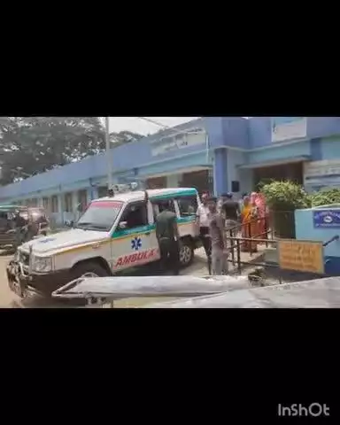 নাকাশিপাড়া: নিশ্চিন্তপুরে মাঠে গ্যামা ঘাস কাটতে গিয়ে বিষধর সাপের ছোবলে আহত এক ব্যক্তিকে বেথুয়াডহরি হাসপাতালে আনা হল