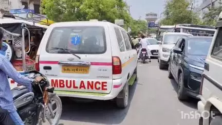 पडरौना: पडरौना नगर में जाम से हाहाकार, घंटों फंसे रहे एम्बुलेंस व राहगीर – आखिर कब राहगीरों को मिलेगी जाम से राहत?" #Jansamasya