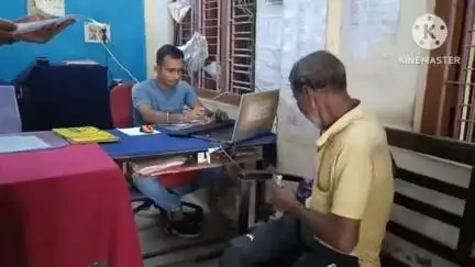 তেলিয়ামুড়া: মদমত্ত অবস্থায় গাড়ি চালানোর অপরাধে গাড়িসহ এক গাড়ি চালককে আটক করে থানায় নিয়ে আসে পুলিশ, ঘটনা গামাইবাড়ি এলাকায়