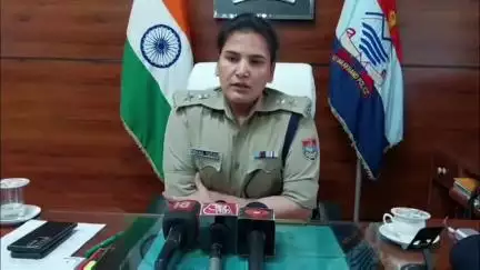 पिथौरागढ़: धारचूला झुलापुल में SSB ने विस्फोटक सामग्री और डेटोनेटर के साथ एक नेपाली नागरिक को किया गिरफ्तार: रेखा यादव, SP