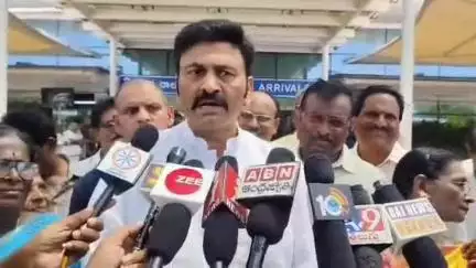 విజయవాడ లో అమరావతి మహిళలు డిప్యూటీ స్పీకర్ రఘురామకృష్ణ రాజుకు వినతిపత్రం అందజేత