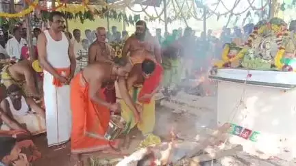 மேட்டூர்: சாணாரப்பட்டியில்  உள்ள அருள்மிகுஸ்ரீஐயனாரப்பன்
கருப்புசாமி திருக்கோயில் கும்பாபிஷேக விழா விமர்சையாக நடைபெற்றது
