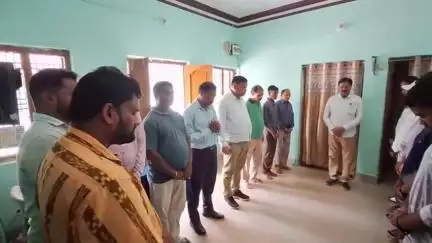 ସୋନପୁର: ସଦର ରେଞ୍ଜ ଅଫିସ ପ୍ରାଙ୍ଗଣରେ ମୃତ ଫରେଷ୍ଟ ଗାର୍ଡଙ୍କ ପାଇଁ ଶୋକସଭା