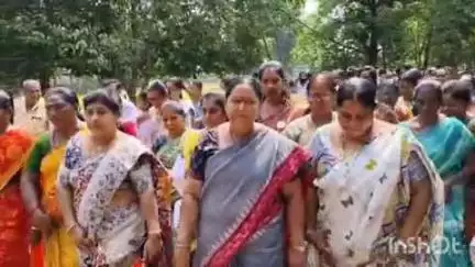 అమరావతి మహిళలపై అనుచిత వ్యాఖ్యలు చేసిన ఇద్దరు జర్నలిస్టులపై నర్సీపట్నం టౌన్ పోలీస్ స్టేషన్లో మహిళల ఫిర్యాదు