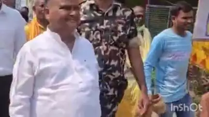 परसा: महमदपुर में 9 कुण्डीय गायत्री महायज्ञ को लेकर निकाली गई भव्य कलश यात्रा, विधायक छोटेलाल राय हुए शामिल