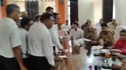 तहसील सभागार में डीएम की अध्यक्षता में आयोजित संपूर्ण समाधान दिवस में 56 शिकायतें मिलीं, 6 का मौके पर निस्तारण