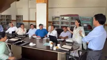 कुल्लू: ढालपुर में स्कूल प्रमुखों को लर्निंग लेवल बढ़ाने का प्रशिक्षण दिया जा रहा है, शिक्षा उपनिदेशक डॉक्टर सुनील ठाकुर