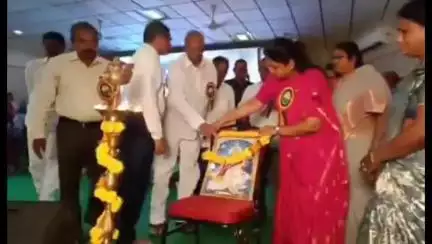 భీమవరం: అల్లూరి సీతారామరాజు సాంస్కృతిక కేంద్రంలో 153 మంది విద్యార్థులకు సైనింగ్ స్టార్ పురస్కారాలు అందజేసిన జిల్లా కలెక్టర్