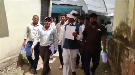 डूंगरपुर: पंचायतीराज उपचुनाव 2025 के तहत जिला परिषद वार्ड कुंआ सीट पर भारत आदिवासी पार्टी के अशोक कुमार रोत ने 570 वोट से जीते