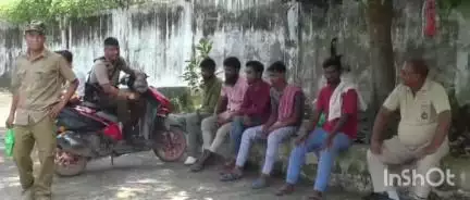 হাজো: পছৰীয়াত চোৰাং কাঠৰ সৈতে জড়িত ১১ জনক জে'ল-হাজোতলৈ প্ৰেৰণ,
ইয়াৰে ১০ জন শ্ৰমিক আৰু আন এজন টেম্পু চালক