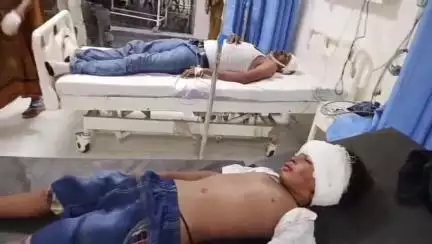सिवान: सिकवारा में अज्ञात वाहन की टक्कर से दो लोग गंभीर रूप से घायल, अस्पताल में इलाज जारी