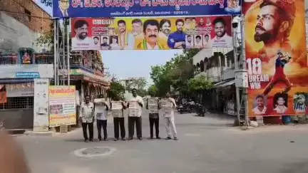 అజిత్ సింగ్ నగర్ లో సాక్షి దినపత్రికలు దగ్ధం చేసిన టిడిపి ఎస్సీ సెల్ నేతలు