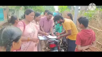 జూలూరుపాడు: ప్రైవేటు బడి వద్దు ప్రభుత్వ బడి ముద్దు జూలూరుపాడు మండల కేంద్రంలో  ఉపాధ్యాయులు బడిబాట కార్యక్రమం