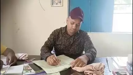 रंका: बुनियादी शंकुल साधन सेवी देवेंद्र नाथ उपाध्याय ने दो विद्यालयों का औचक अनुश्रवण किया