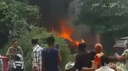 बरेली: सीबीगंज थाना क्षेत्र के कैंपर स्टेट कॉलोनी में खड़ी गाड़ियों में लगी भीषण आग, मौके पर पहुंची फायर ब्रिगेड