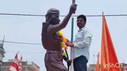 महुआडांड़: बिरसा चौक में भगवान बिरसा मुंडा की 125वीं पुण्यतिथि मनाई गई