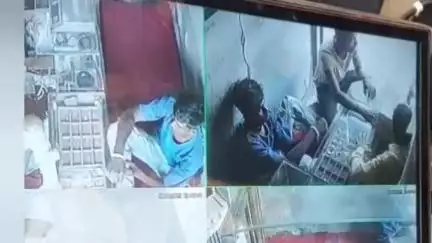 नंदुरबार: सोनार गल्ली परिसरातील शाम ज्वेलर्स दुकानातून चांदीच्या ब्रेसलेट ची चोरी; घटना सीसीटीव्ही कॅमेरात कैद