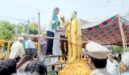 గొల్లపూడిలో ఆచార్య ఎన్జీ రంగా కు ఘన నివాళులర్పించిన మైలవరం ఎమ్మెల్యే వసంత కృష్ణ ప్రసాద్