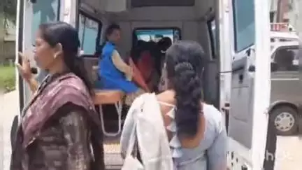 चाईबासा: गंभीर बीमारी से जूझ रही बच्ची को सदर अस्पताल ने बेहतर इलाज के लिए रांची रिम्स रेफर किया