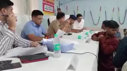 स्वार: स्वार तहसील में सम्पूर्ण समाधान दिवस पर जिलाधिकारी और पुलिस अधीक्षक ने की जनसुनवाई