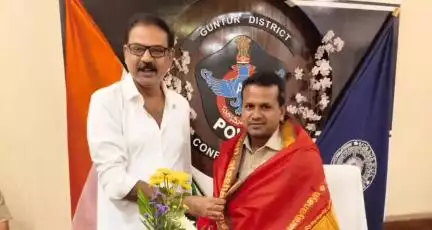 గుంటూరు: కన్నప్ప సినిమా ఫ్రీ రిలీజ్ ఈవెంట్ కి సహకరించిన ఎస్పి ను కలిసి ధన్యవాదాలు తెలిపిన టిడిపి రాష్ట్ర కార్యనిర్వహణ కార్యదర్శి