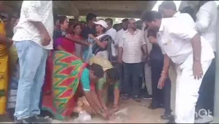 నగరంలో మాజీ ఎమ్మెల్సీ కొండా మురళి సుడిగాలి పర్యటన పలు అభివృద్ధి పనులకు శంకుస్థాపన