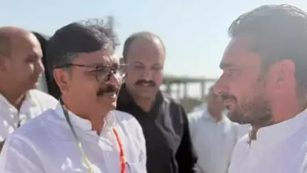 नागौर: नागौर दौरे पर कांग्रेस महासचिव भंवर जितेंद्र सिंह और नेता प्रतिपक्ष टीकाराम जूली का कांग्रेस नेताओं ने किया स्वागत