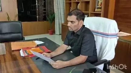 गढ़वा: मतदाता सूची पुनरीक्षण कार्यक्रम को लेकर गढ़वा डीसी ने बैठक में दिए निर्देश