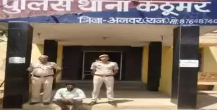 (थाना कठूमर)

बलात्कार के प्रकरण मे 2 माह से फरार 5000 / रुपये का ईनामी आरोपी सुरेन्द्र गिरफ्तार।
#rajasthanpolice