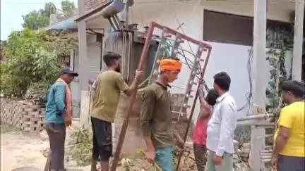 नवाबगंज: बारांबकी में उत्तर प्रदेश कॉरपोरेशन ने विद्युत लाइन मेंटेनेंस का कार्य शुरू किया, भीषण गर्मी से जनता को मिलेगी राहत
