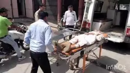 हाथरस: सासनी के कोतवाली चौराहे के पास बाइक और साइकिल की टक्कर, 2 घायल, सीएचसी से वृद्ध को जिला अस्पताल रेफर किया गया