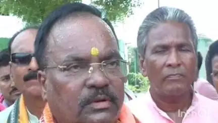 ବୀରମହାରାଜପୁର: ବିନିକା ଧାନମଣ୍ଡି ପରିଦର୍ଶନ କରି ଗଣମାଧ୍ୟମ ଆଗରେ ପ୍ରତିକ୍ରିୟା ରଖିଲେ ବିଜେପି କୃଷକ ମୋର୍ଚ୍ଚା ରାଜ୍ୟ ସଭାପତି ମହେଶ୍ୱର ସାହୁ