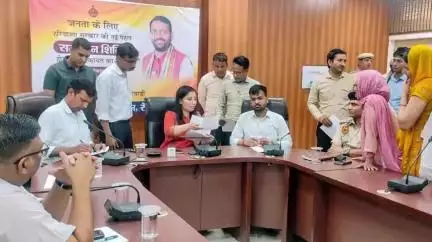 रेवाड़ी: रेवाड़ी में समाधान शिविर में ग्रामीणों ने रखीं समस्याएं, एडीसी ने अधिकारियों को दिए त्वरित समाधान के निर्देश