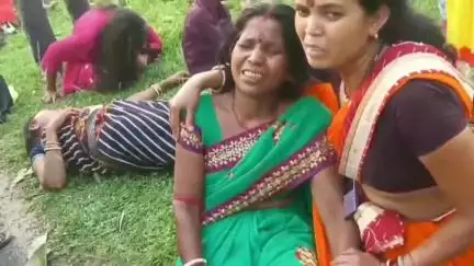 नावाडीह: नावाडीह क्षेत्र: तेज रफ्तार कार ने टाटा मैजिक वैन को मारी टक्कर, सड़क हादसे में वृद्धि