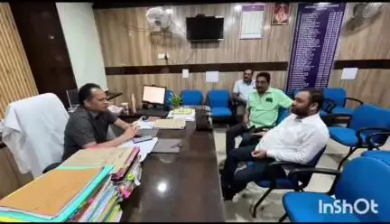 ରେଙ୍ଗାଲି: ଚାଷୀଙ୍କ ସମସ୍ୟା ନେଇ ରେଙ୍ଗାଲି ବିଧାୟକ ସୁଦର୍ଶନ ହରିପାଲ ହେଲେ ଅତିରିକ୍ତ ଜିଲାପାଳଙ୍କ ଦ୍ୱାରସ୍ଥ