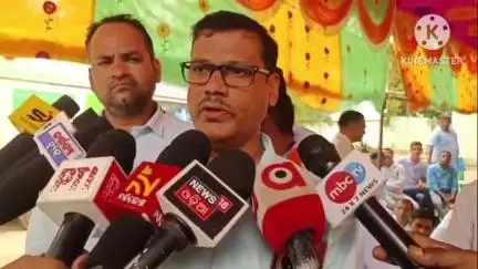 ଫୁଲବାଣୀ ସହର: ଫୁଲବାଣି ଠାରେ ବହୁମୁଖି ସ୍ୱ୍ୟାସ୍ଥ୍ୟ କର୍ମୀ ଙ୍କ ଆନ୍ଦଳନ , ପଦନ୍ୱଚୀ ବିଳମ୍ବ ପାଇଁ ଅନିଦିଷ୍ଟ ସମୟ ପଯ୍ୟନ୍ତ ଧାରଣା ରେ ବସିବାକୁ ଦାବି