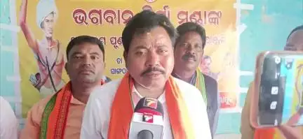 କୋଟପାଡ: ବୈପାରୀଗୁଡା ଠାରେ ବିର୍ସା ମୁଣ୍ଡାଙ୍କ ପୁଣ୍ୟତିଥି ପାଳିତ, ଏହି ଅବସରରେ କୋରାପୁଟ ବିଧାୟକ ରଘୁରାମ ମାଛ  ରଖିଲେ ପ୍ରତିକ୍ରିୟା