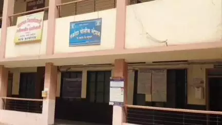 तळोदा: तळोदा धडगाव रस्त्यावर रोझवा पुनर्वसन जवळ दुचाकी घसरून झालेल्या अपघातात १ ठार तर १ जखमी; तळोदा पोलिसांत अपघाताची नोंद