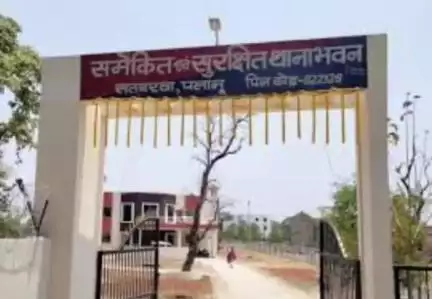 सतबरवा: रामघाट जोड़ा दुलसुलमा पथ पर हाईटेंशन विद्युत तार की चपेट में आने से युवक की मौत, पुलिस ने शव पोस्टमार्टम के लिए भेजा