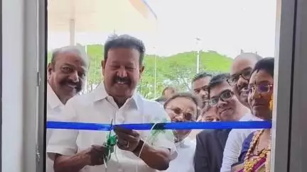 திண்டிவனம்: கூட்டேரிப்பட்டு பகுதியில் காங்கிரஸ் கட்சி மாவட்ட தலைவரின் புதிய பெட்ரோல் பங்க் திறந்த வைத்த முன்னாள் அமைச்சர் பொன்முடி