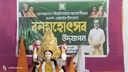 সদর: পুরোনো নিগমের ৪৬ নম্বর ওয়ার্ডের উদ্যোগে গঙ্গা পূজা এবং বৃক্ষরোপণ অনুষ্ঠে উপস্থিত  মেয়র তথা বিধায়ক দীপক মজুমদার