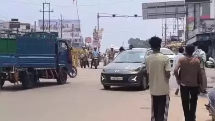 कांके: रांची के कटहल मोड़ के पास ट्रैफिक पुलिस के जवानों के साथ मारपीट, वीडियो वायरल